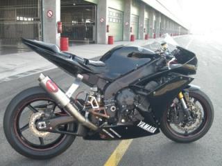 Creptus laděný výfuk na Yamaha YZF R1 GP style + konzole