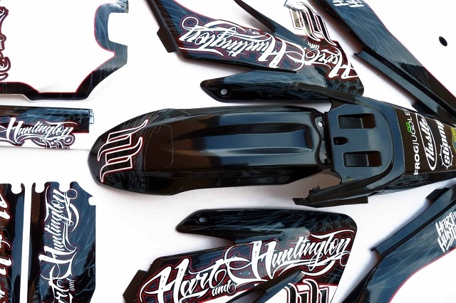 pitbike polepy na plasty CRF70 Heart & Huntington/bílé, Stomp, DemonX, WPB