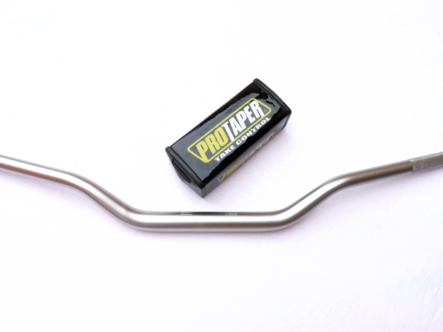 pitbike řídítka bez hrazdy FAT BAR s chráničem PROTAPER – titanium
