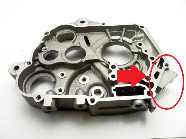 pitbike olejový nátrubek pro motor YX 160/ZS 155, olejový filtr s tělem